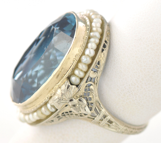 18K White Gold Blue Topaz Ring