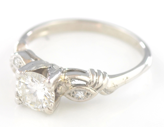 18K White Gold Vintage Diamond Ring