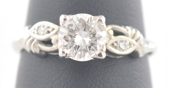 18K White Gold Vintage Diamond Ring
