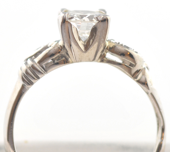 18K White Gold Vintage Diamond Ring