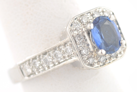 18K White Gold Sapphire Ring