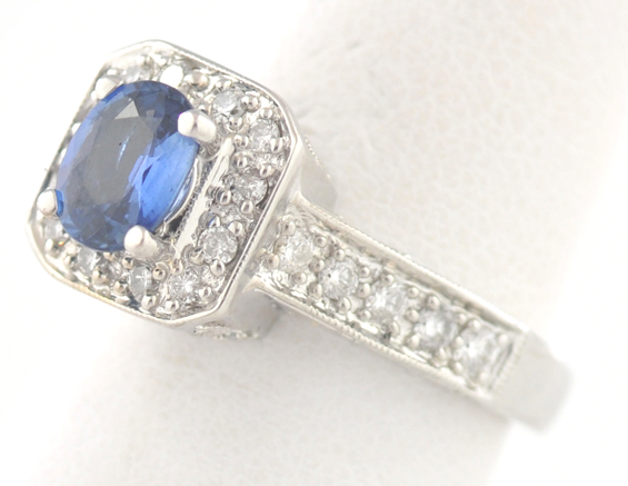 18K White Gold Sapphire Ring