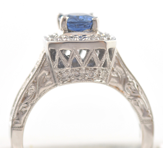18K White Gold Sapphire Ring
