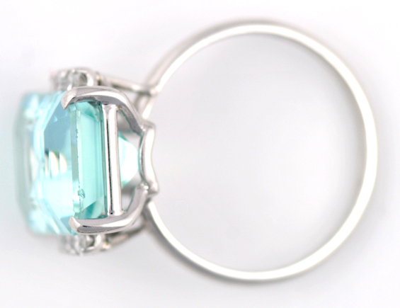 18K White Gold Aquamarine Ring