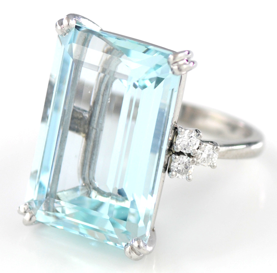18K White Gold Aquamarine Ring