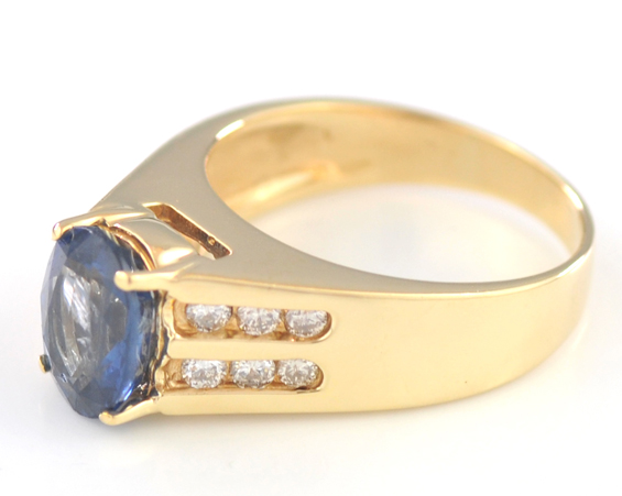 18K Yellow Gold Diamond and Sapphire Ring
