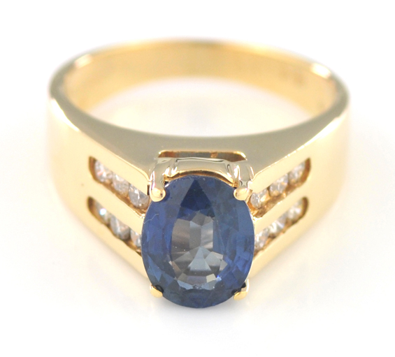 18K Yellow Gold Diamond and Sapphire Ring