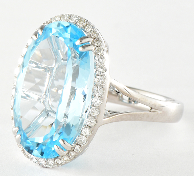 18K White Gold Blue Topaz Ring