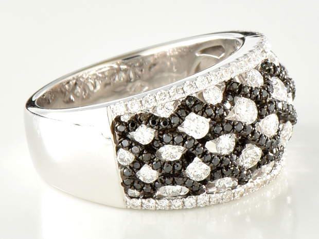18K White Gold Black and White Diamond Band