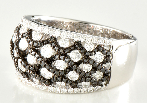 18K White Gold Black and White Diamond Band