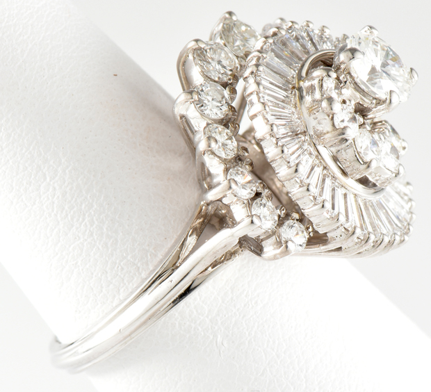 18K White Gold Diamond Cluster Ring