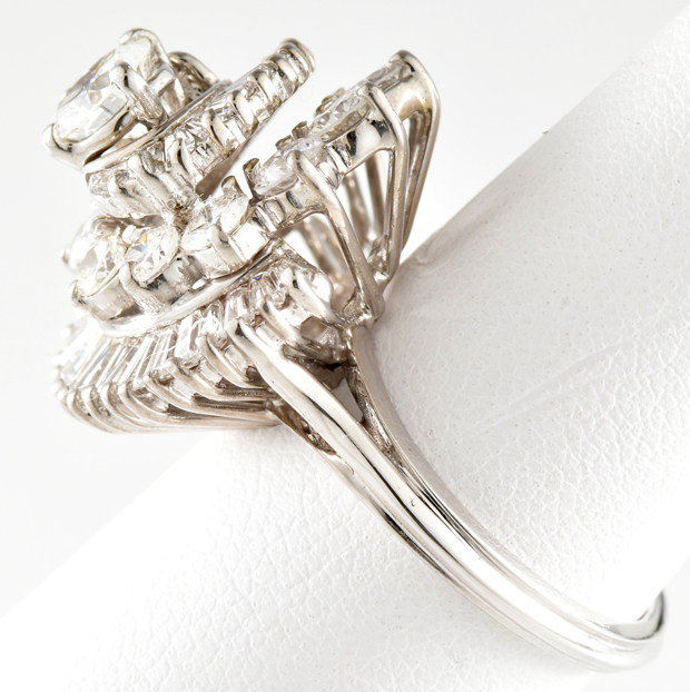 18K White Gold Diamond Cluster Ring