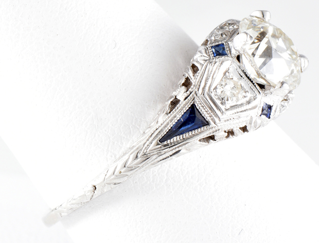 18K White Gold Diamond and Sapphire Ring