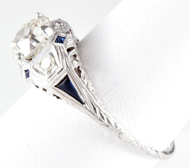 18K White Gold Diamond and Sapphire Ring