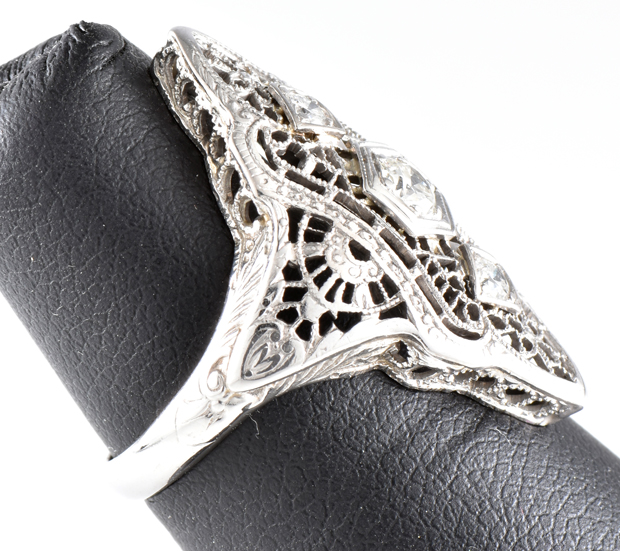 18K White Gold Vintage Ring