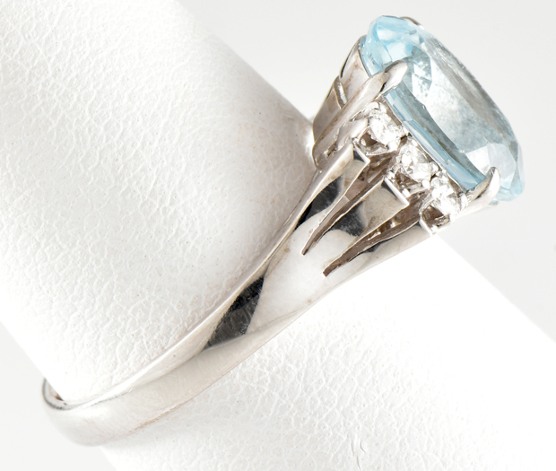 14K White Gold Aquamarine Ring