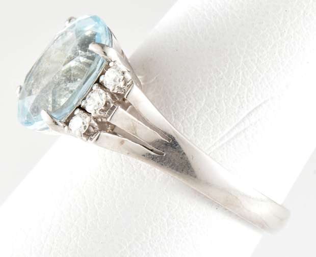 14K White Gold Aquamarine Ring