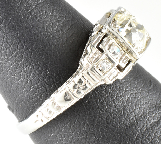 18K White Gold Diamond Ring
