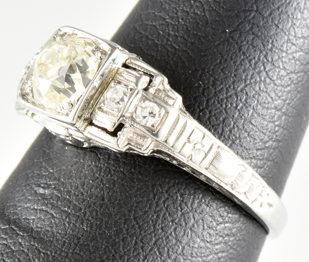 18K White Gold Diamond Ring