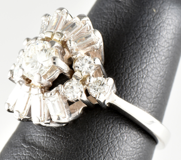 14K White Gold Diamond Cluster Ring