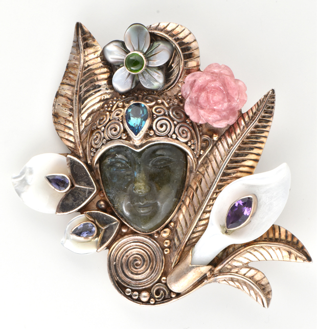 Sajen Pin/Pendants 