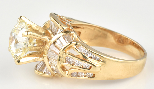18K Yellow Gold Diamond Ring 