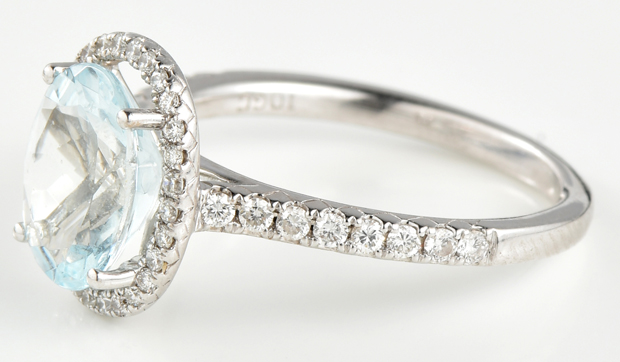 18K White Gold Aquamarine Ring
