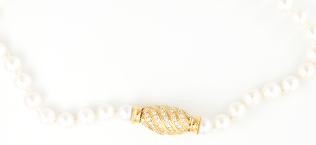 Single Pearl Strand with 18K Yellow Gold Clasp