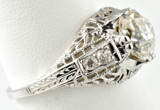 18K White Gold Diamond Ring