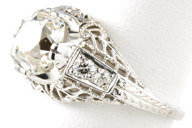 18K White Gold Diamond Ring