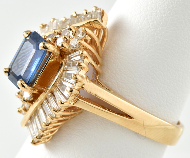 18K Yellow Gold Sapphire and Diamond Ring