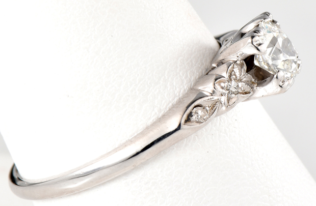 18K White Gold Vintage Ring