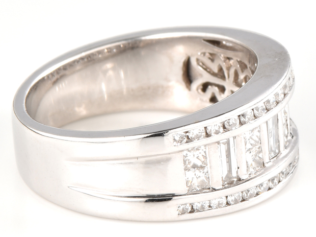 18K White Gold Diamond Band