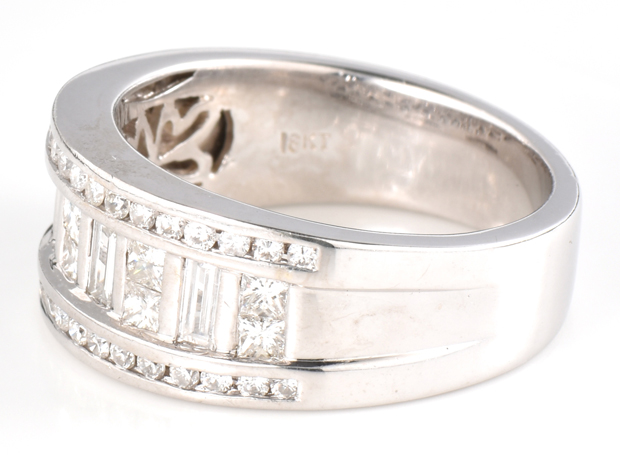 18K White Gold Diamond Band
