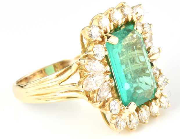 18K Yellow Gold Ring with a Natural Emerald, GIA #220547824