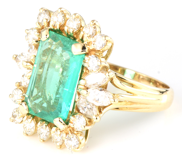 18K Yellow Gold Ring with a Natural Emerald, GIA #220547824