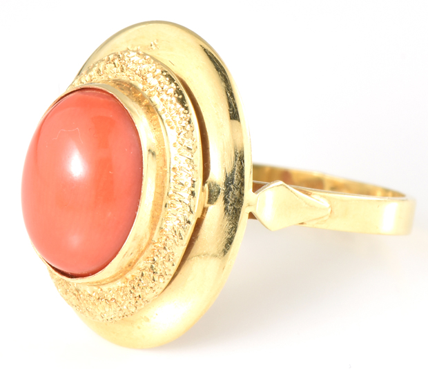 18K Yellow Gold Coral Ring