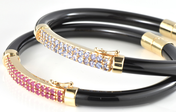 Pair of 14K Yellow Gold Bangles 