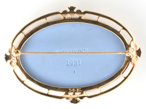 14K Yellow Gold Wedgewood Pin