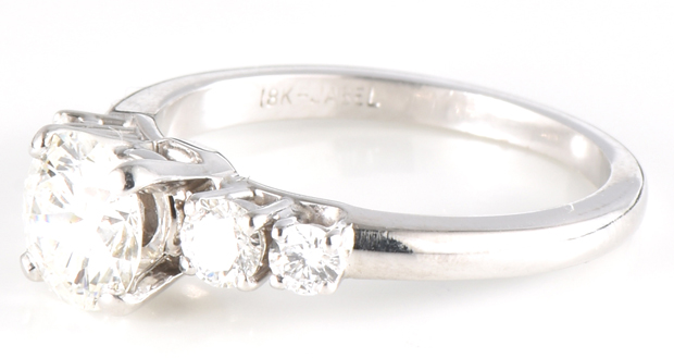 18K White Gold Diamond Ring