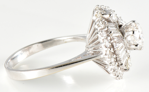 18K White Gold Diamond Ring