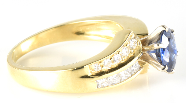 18K Yellow Gold Ring with a Blue Sapphire, GIA #5211837250