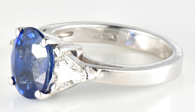 18K White Gold Ring with a Natural Blue Sapphire, GIA #5202582438