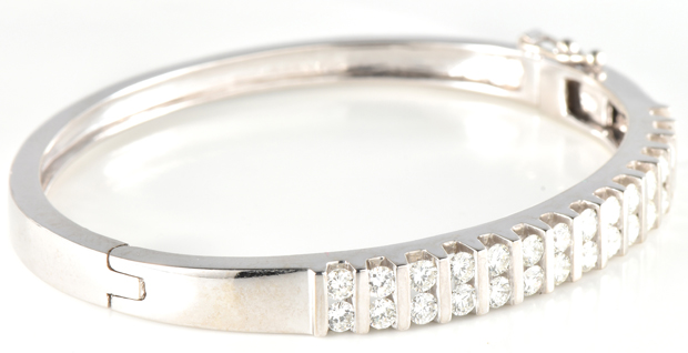 18K White Gold Diamond Bangle 