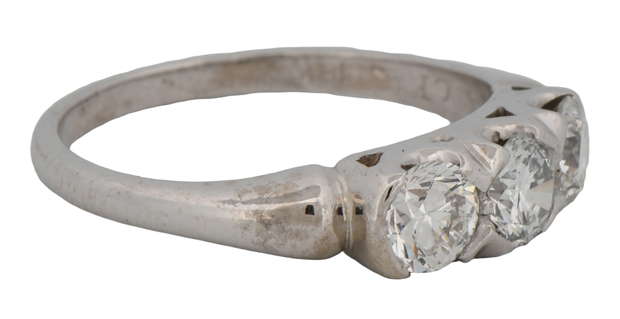 18K White Gold Diamond Ring