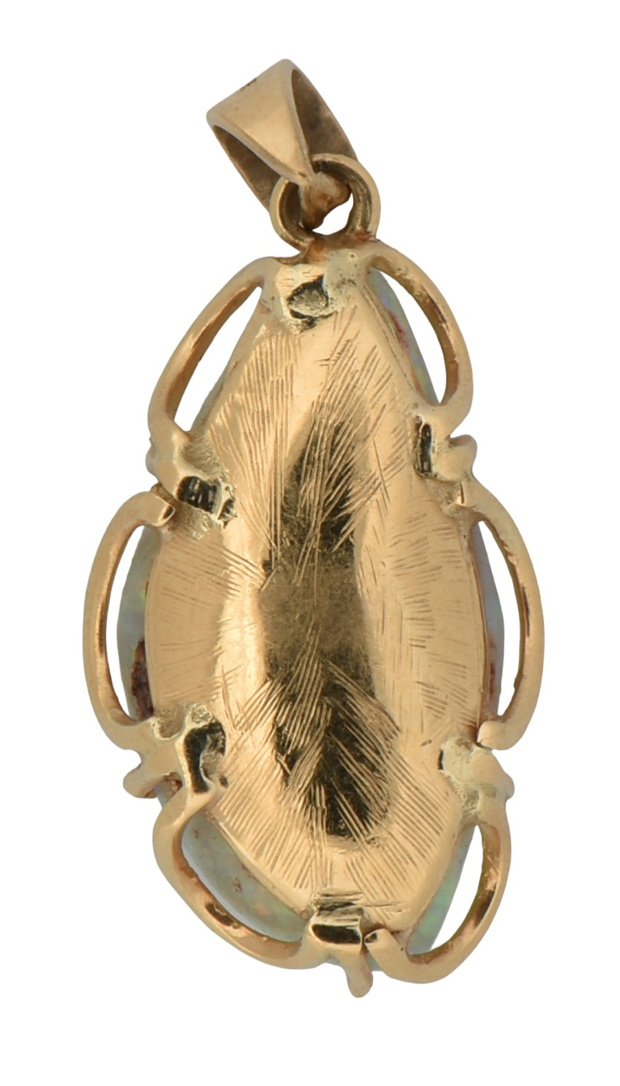 18K Yellow Gold Opal Pendant