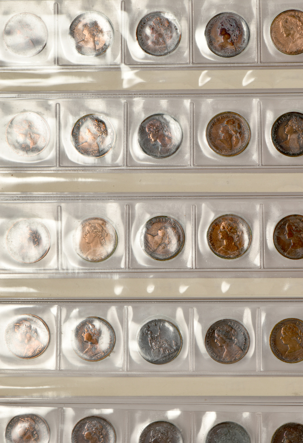 Great Britain - Collection of 257 different Great Britain coins in a Coinmaster album 