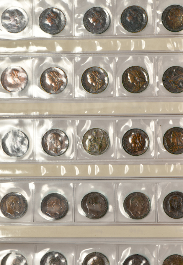 Great Britain - Collection of 257 different Great Britain coins in a Coinmaster album 