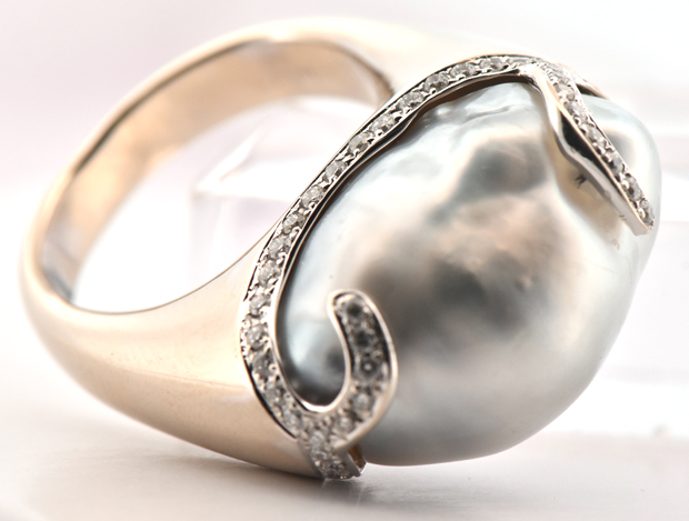 18K White Gold Pearl Ring