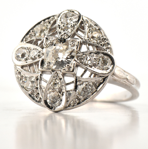 18K White Gold Vintage Ring